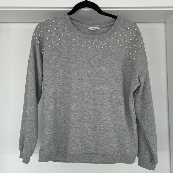 EUC grey crew neck sweater with pearl accents - Picture 1 of 4